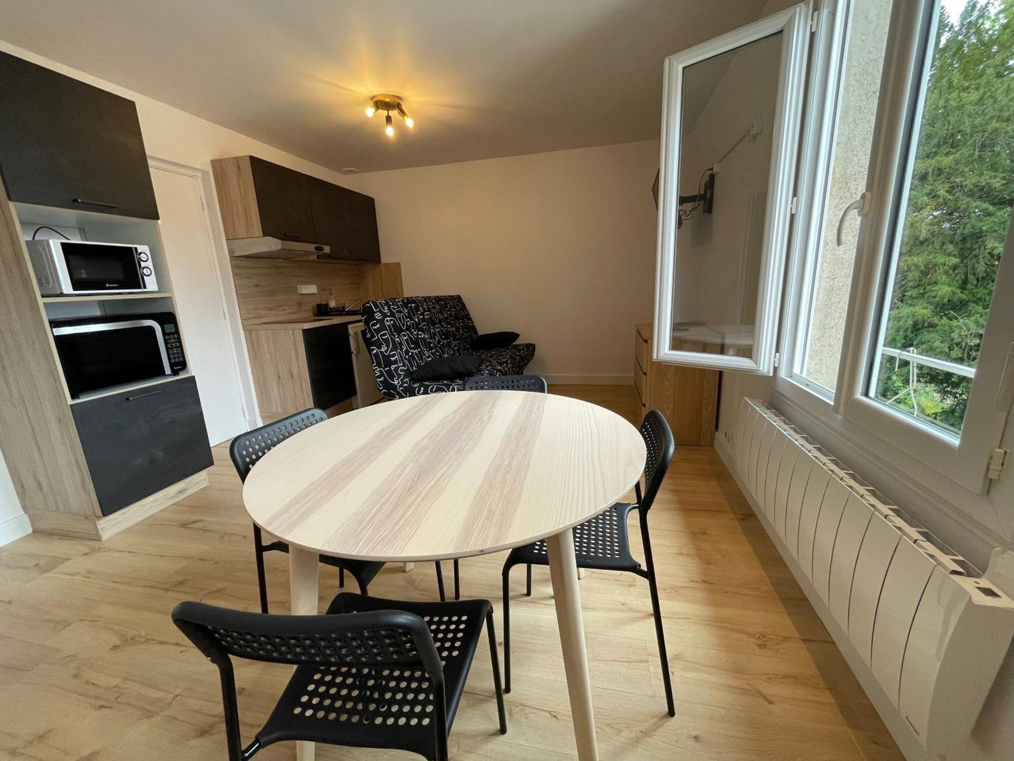 Meuble De Tourisme Dans Parc Arbore 1000M2 - Sejour-La-Roche Eperon Ла-Рош-Позе Экстерьер фото